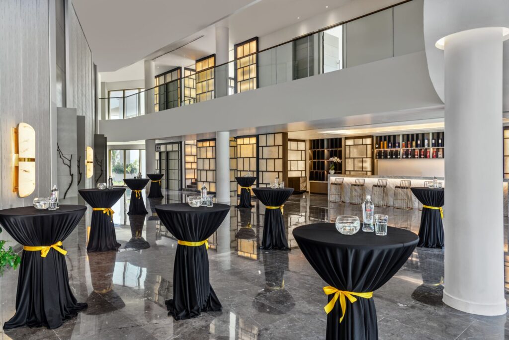 Almaresort Foyer Mice (1)