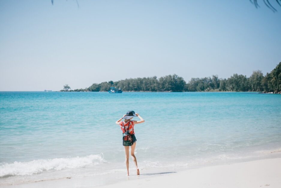 7 Best Beaches in Cam Ranh vs Nha Trang in 2026 7 Calm crystal-clear sea with gentle waves and blue skies, highlighting the peaceful atmosphere of Cam Ranh beaches.