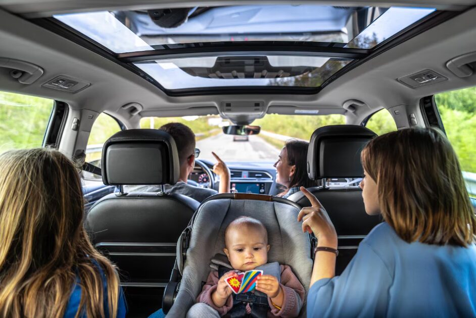 How to Get to Cam Ranh: Flights & Transfers Guide 1 Travelers arriving at the airport terminal with luggage, showcasing the main gateway for how to get to Cam Ranh.