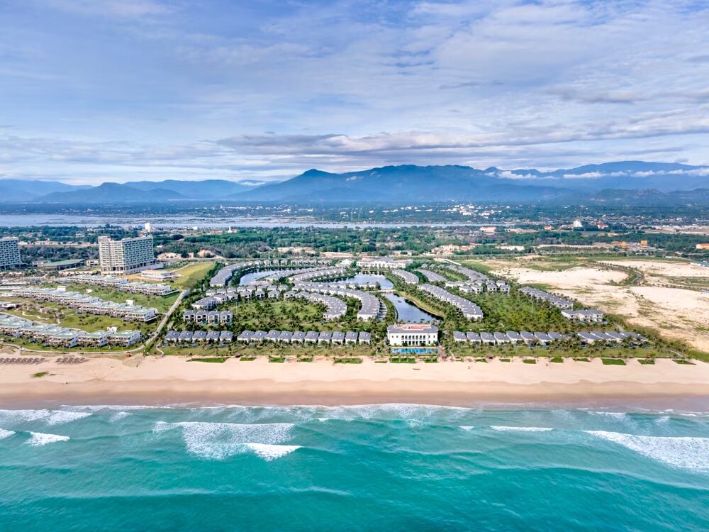 Cam Ranh hay Nha Trang: Nên ở đâu cho chuyến đi 2026 của bạn?