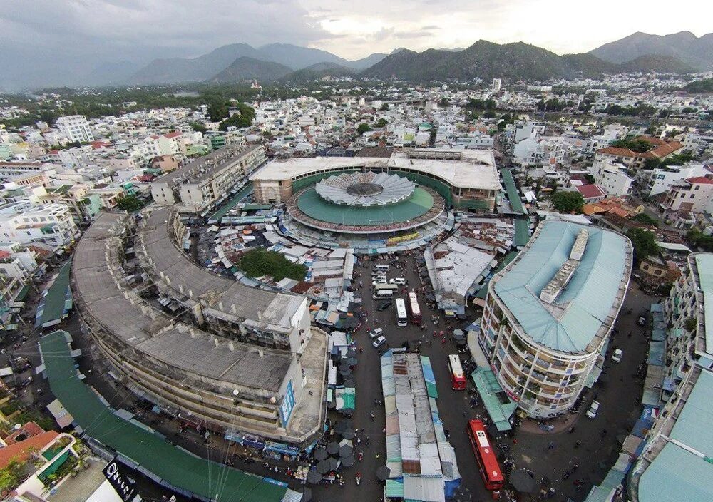 Soaking in a Thap Ba Mud Bath and Browsing Dam Market