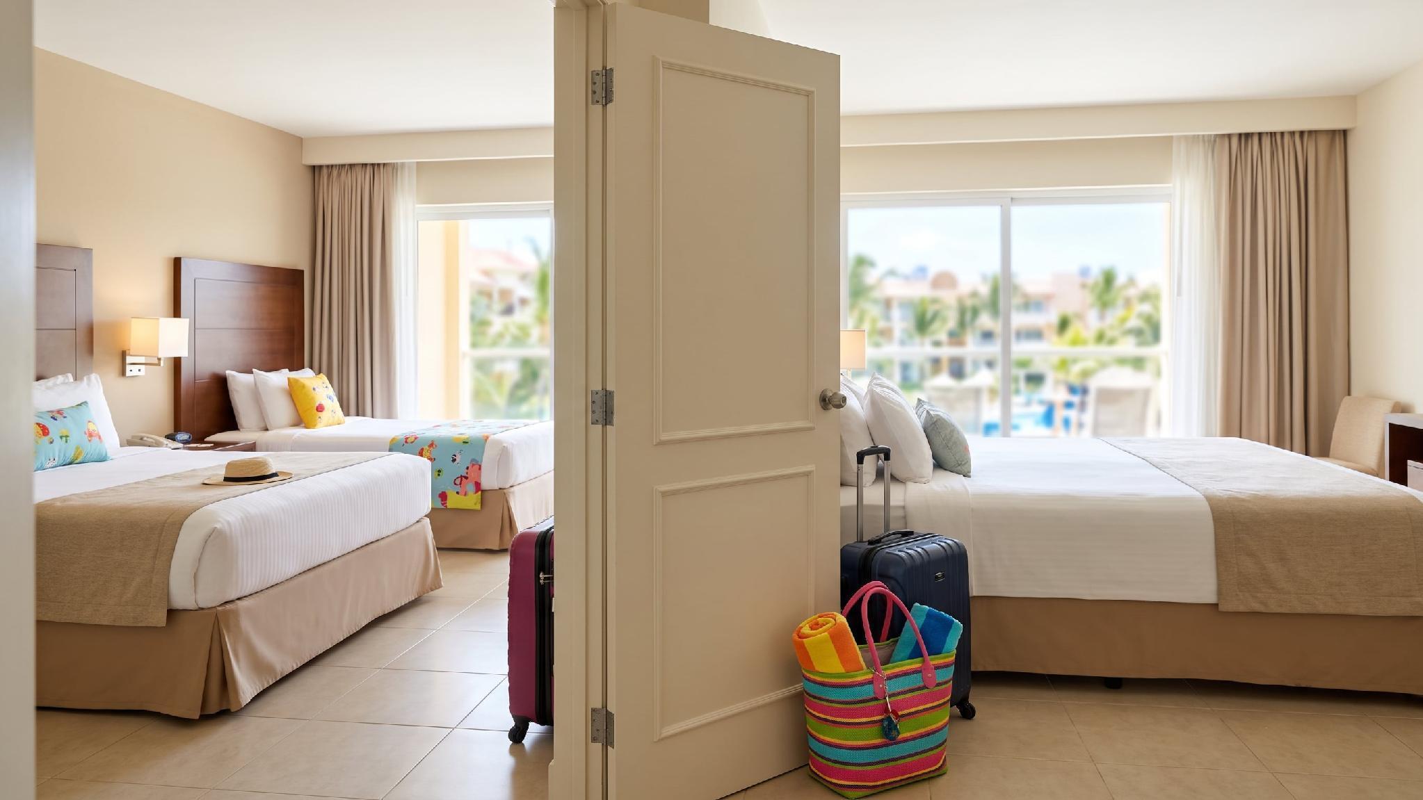 Đặt phòng thông nhau hoặc villa để có không gian – 27