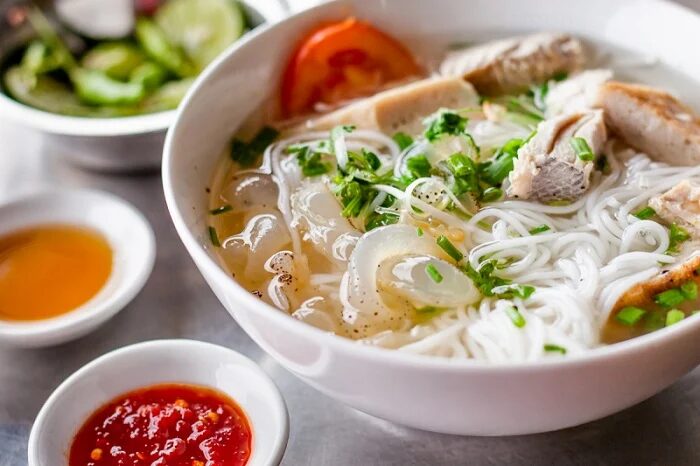 что попробовать в Нячанге – Bún Sứa (суп с лапшой и медузой) – 5