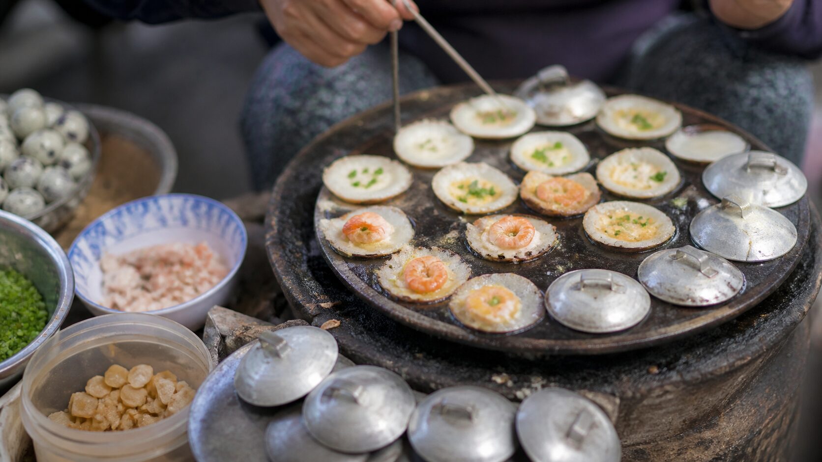 что попробовать в Нячанге – Bánh Căn (мини-оладьи из рисовой муки) – 6